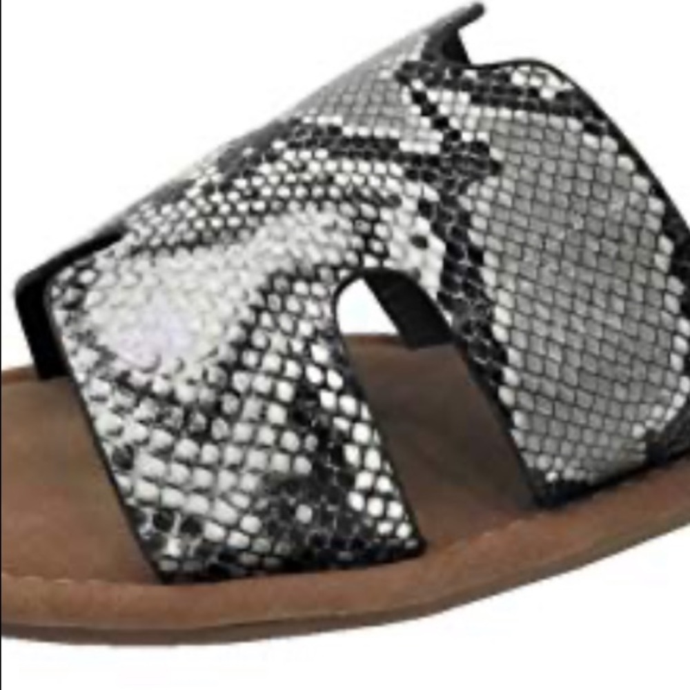 Snakeskin Print Notched Sandals - Picture 3 of 9